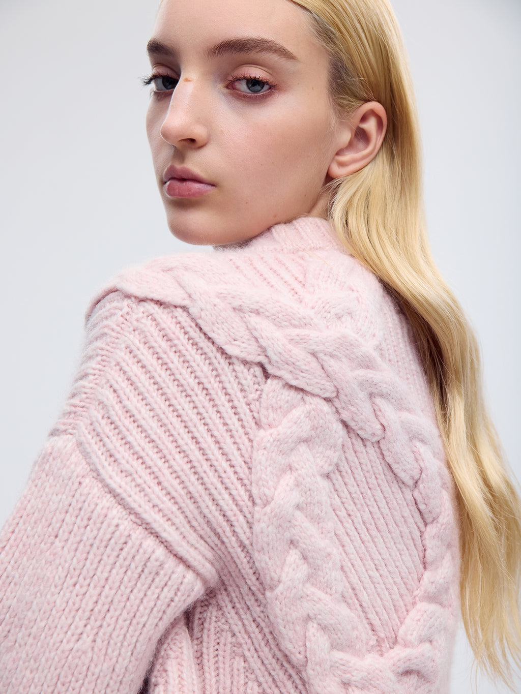 特別価格 Sweater V-Neck Knit Cable Cashmere – Rojas Alonso Alejandra トップス