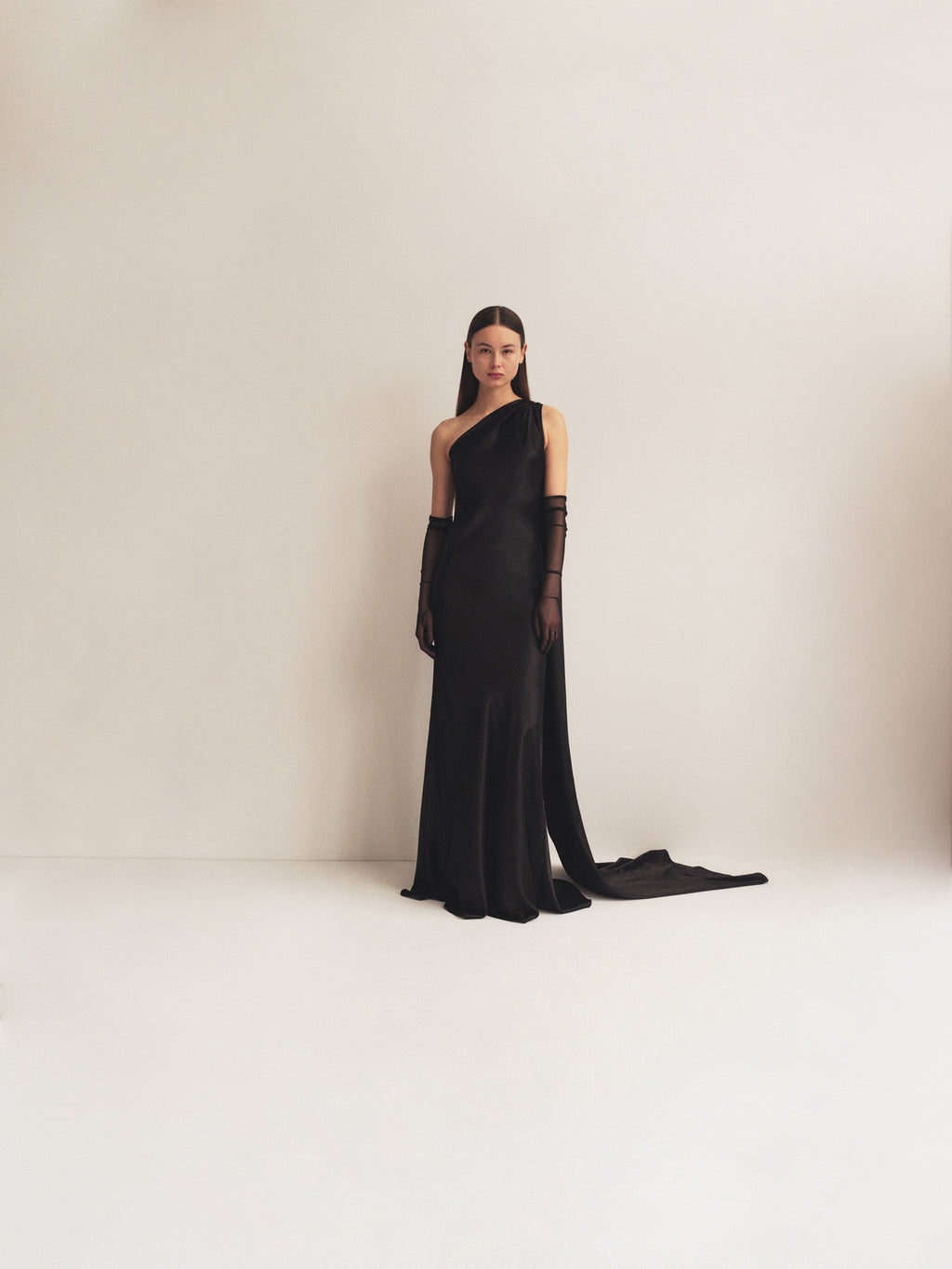 One Shoulder Bow Gown with Train in Black One Shoulder Bow Gown with Train in Black